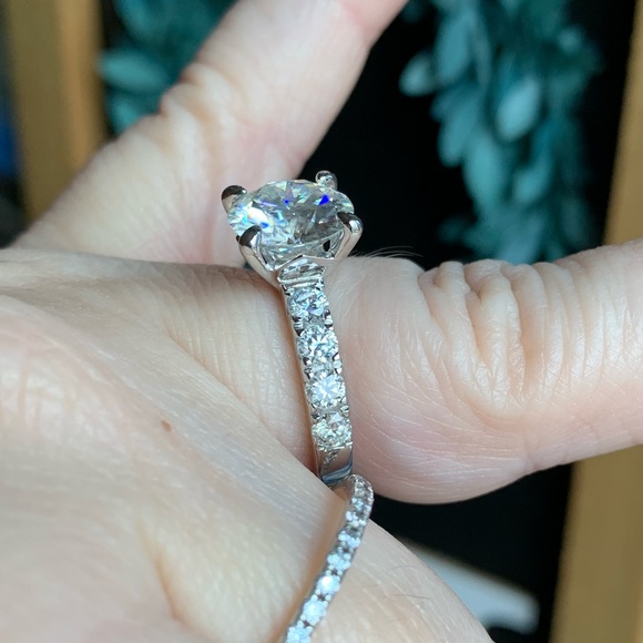 #102 Absolutely stunning 4.3cttw brilliant white Moissanite ring - Picture 4 of 11